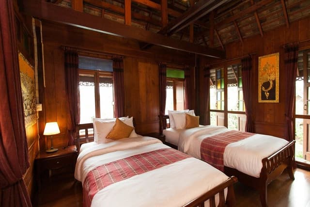 Deluxe Twin Room (1)