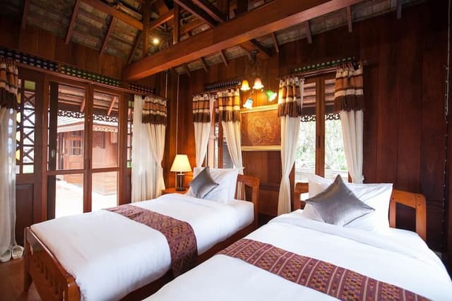 Deluxe Twin Room (2)