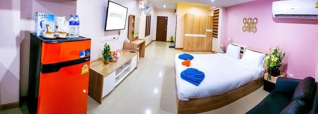 Premium Suite, 1 King Bed, Kitchenette, City View
