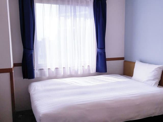 Standard Single Room, Smoking