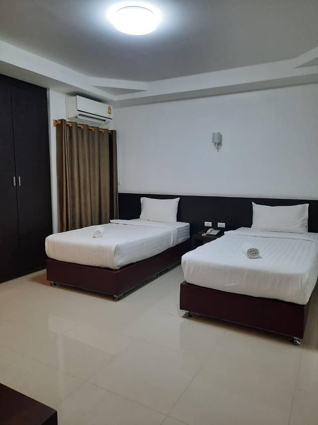 Deluxe Twin Beds
