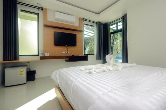 2 Bedrooms Villa Garden View