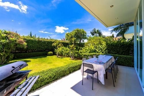 Phu Montra Villa with Ocean View1