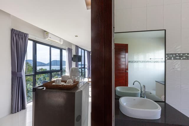 Premier Corner Suite