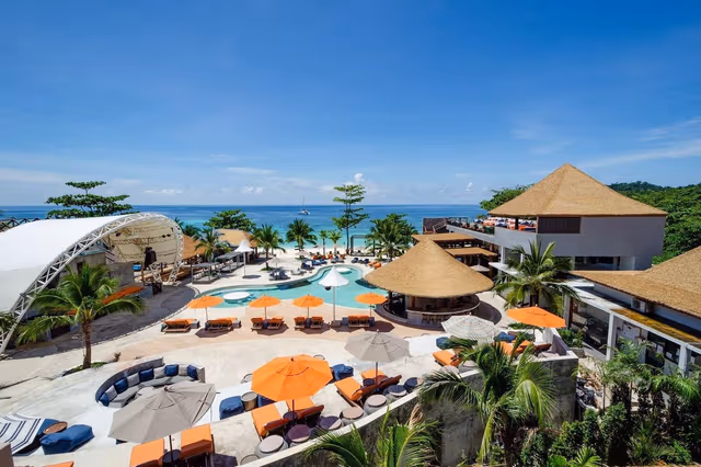 Jacuzzi pool suite honeymoon Sea view