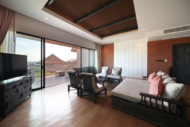 Royal Jacuzzi pool Suite Sea View