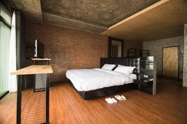 Lake View Room