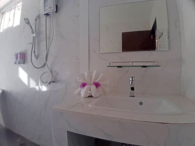Family Studio, Bathtub