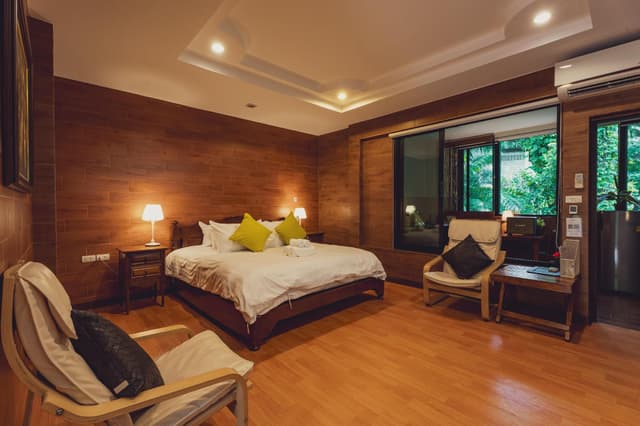 Grand View Cozy King Bed