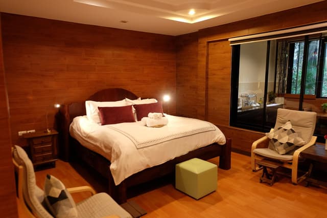 Grand View Cozy King Bed