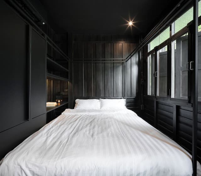 Private Queen Room with Shared Bathroom