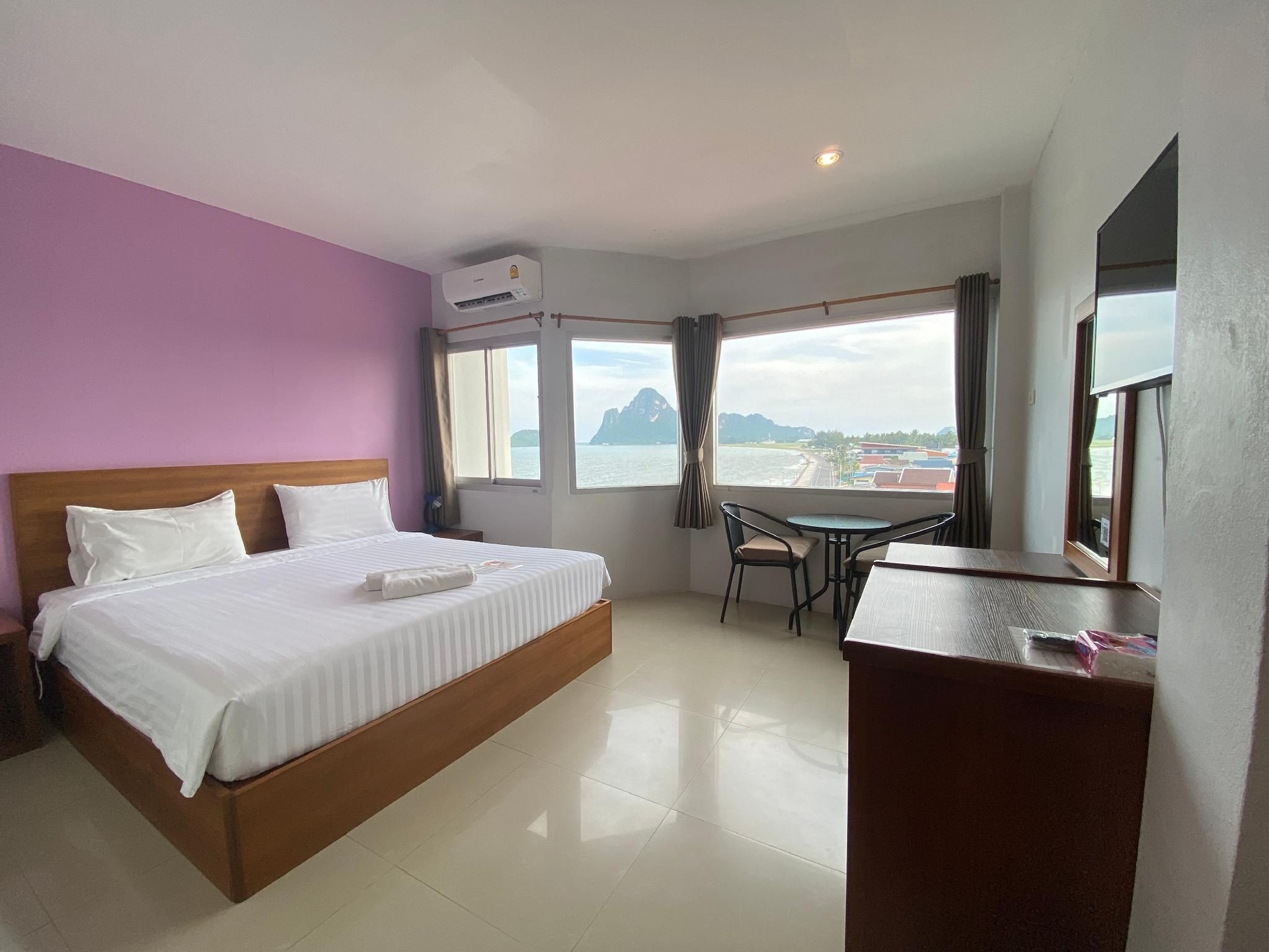 Prachuap Beach Hotel3