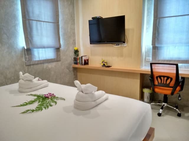 Deluxe Double Room, 1 King Bed, Balcony, Mountain View