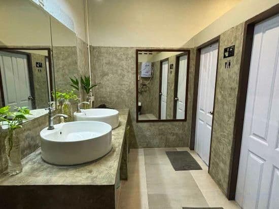 Basic Triple Room with Shared Bathroom