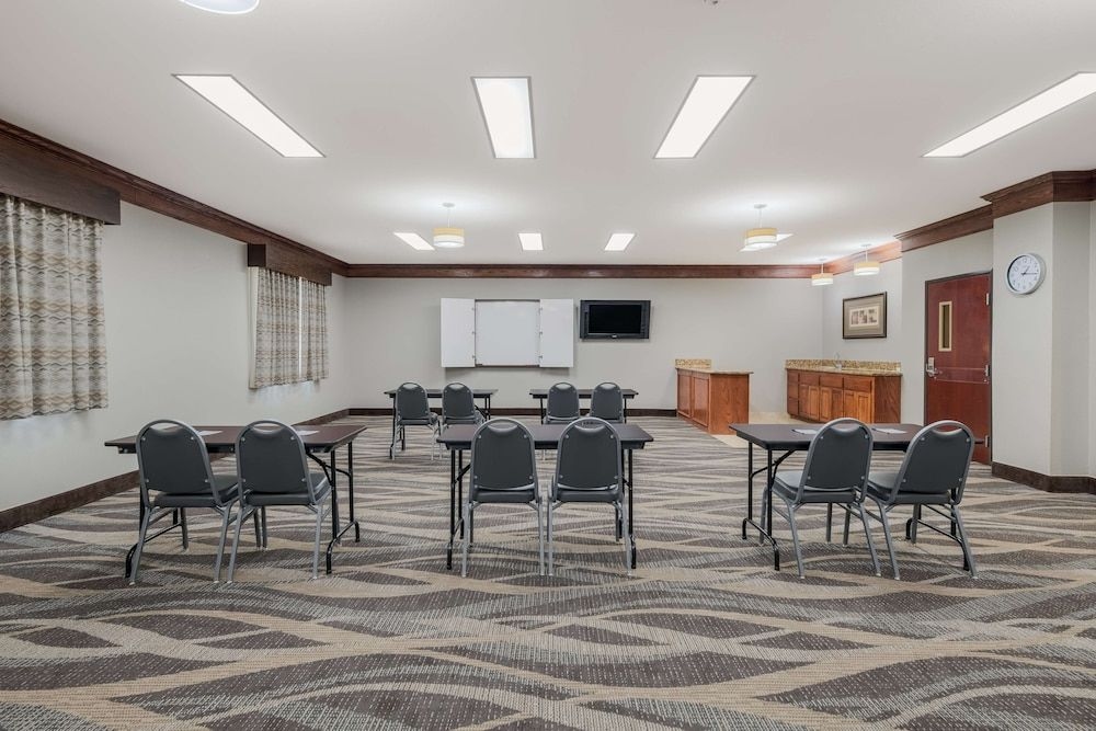 Best Western South Plains Inn & Suites1