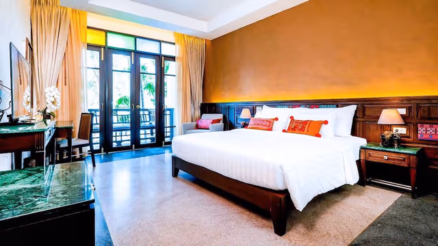 Smile Grand Deluxe Double Bedroom with Balcony