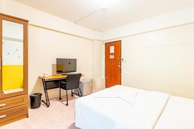 Standard Queen Room