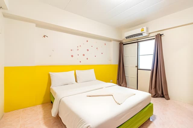 Standard Queen Room