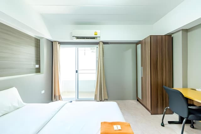 Standard Queen Room