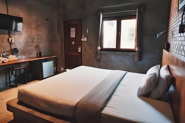 Standard Double Bed