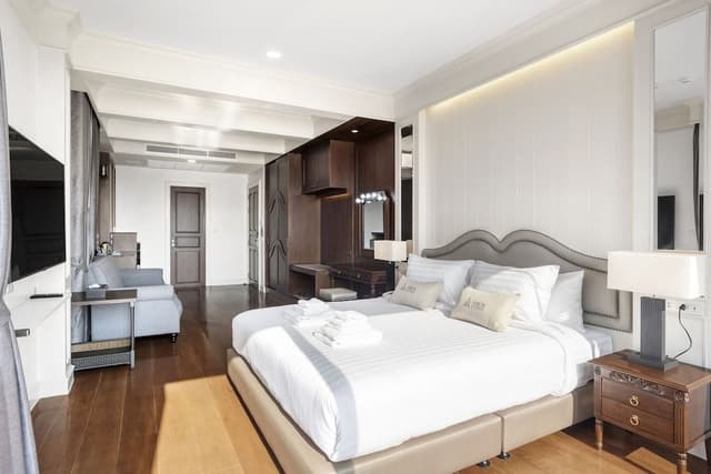 Executive Studio Suite, River View