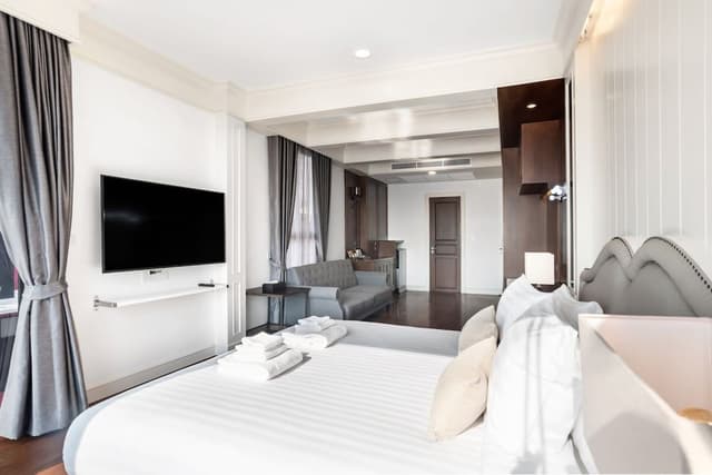 Executive Studio Suite, River View