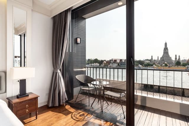 Executive Studio Suite, River View