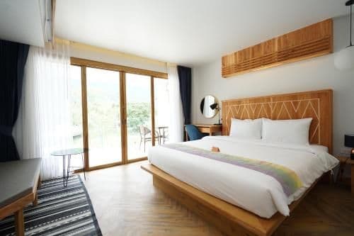 Suite with Mountain View