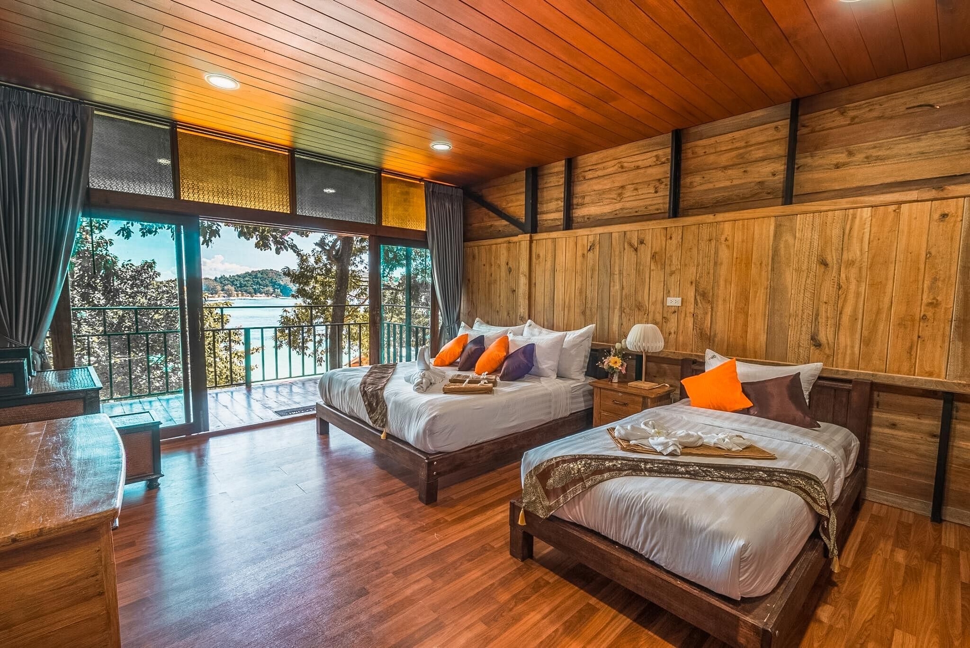 ชารีน่าฮิลล์ บีช รีสอร์ต (Chareena Hill Beach Resort)1