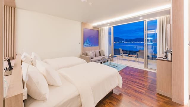Grand Ocean Room