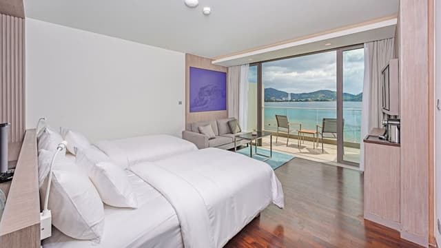 Grand Ocean Room