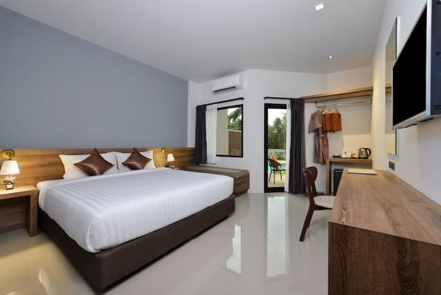 Deluxe Double Room with Pool Access