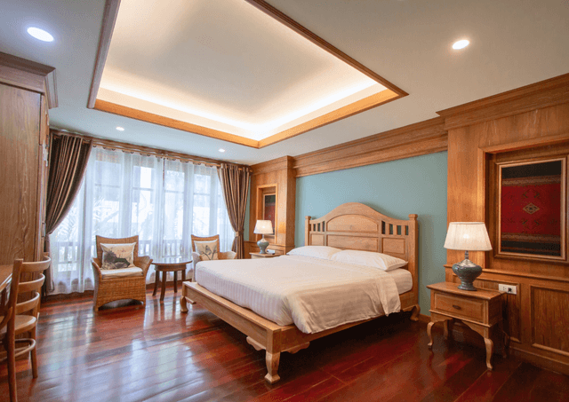 Deluxe Suite with Spa Bath