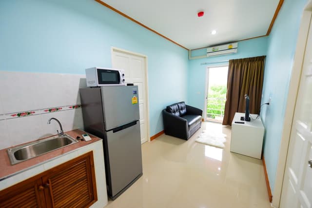 Suite with Airport Transfer - One Way