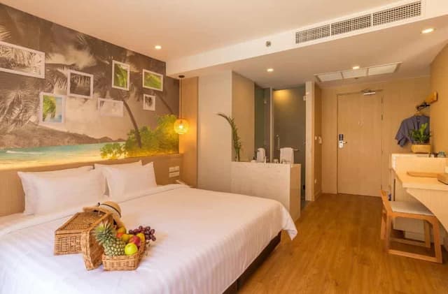 Deluxe Corner Sea View Room