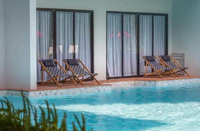 Deluxe Pool Access