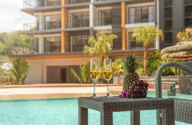 Deluxe Pool Access