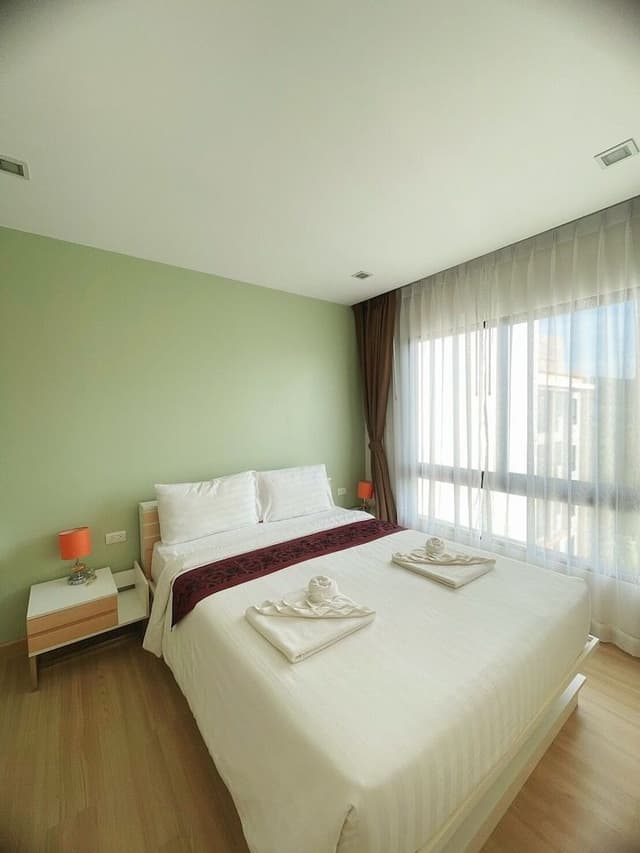 Deluxe One-Bedroom Condo