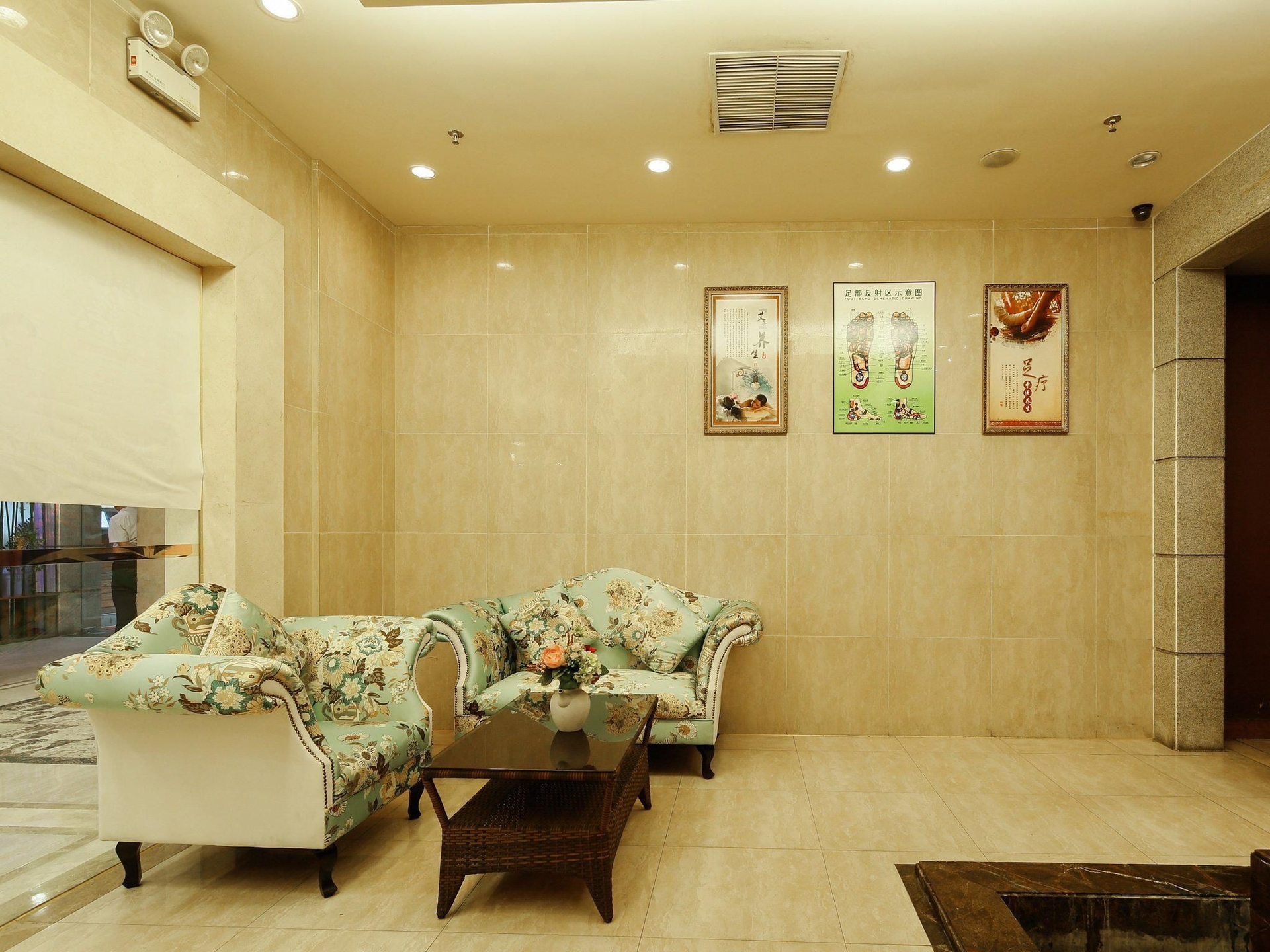 โรงแรมรอยัล การ์เด้น (Royal Garden Hotel)4