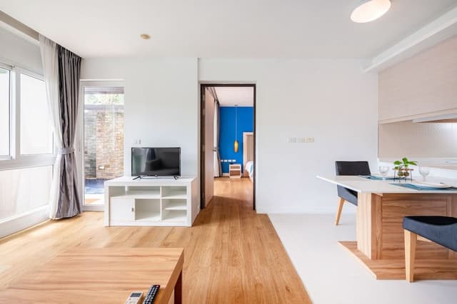 One Bedroom with Kitchen and Pool