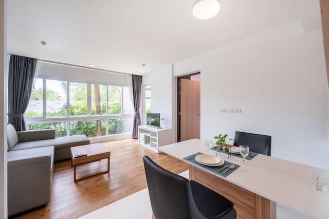 One Bedroom with Kitchen and Pool