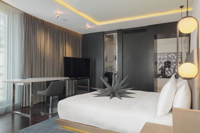 Suite, 1 King Bed (Corner)