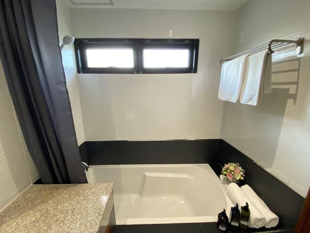 3 Bedrooms Apartment