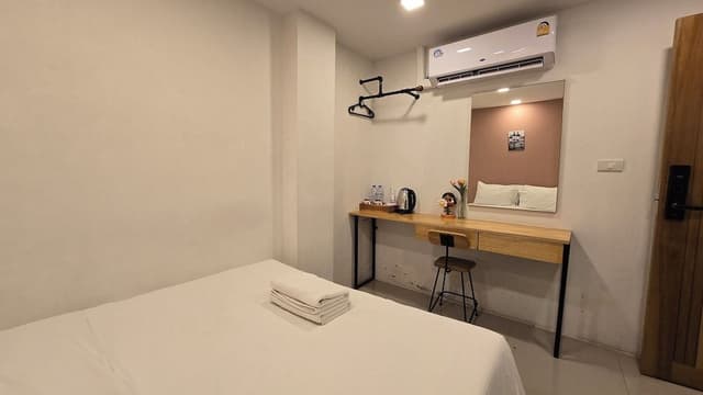 Standard Queen Room - Building 2