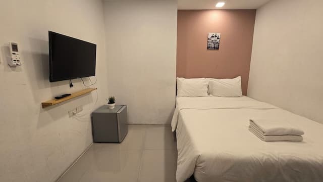 Standard Queen Room - Building 2