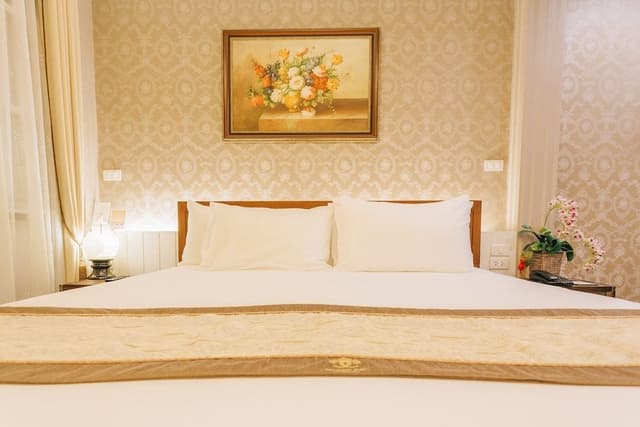 Junior Suite, 1 King Bed, Balcony, Garden View