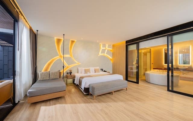 Private Pool Suite