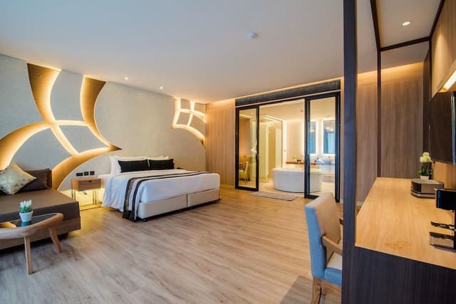 Private Pool Suite