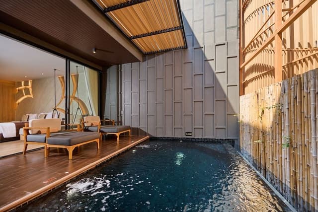 Private Pool Suite