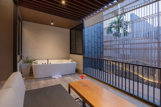 Jacuzzi Suite